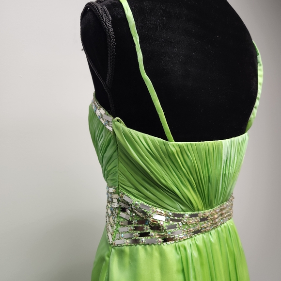 Beautiful Prom Formal Gown in Chartreuse - Picture 3 of 13